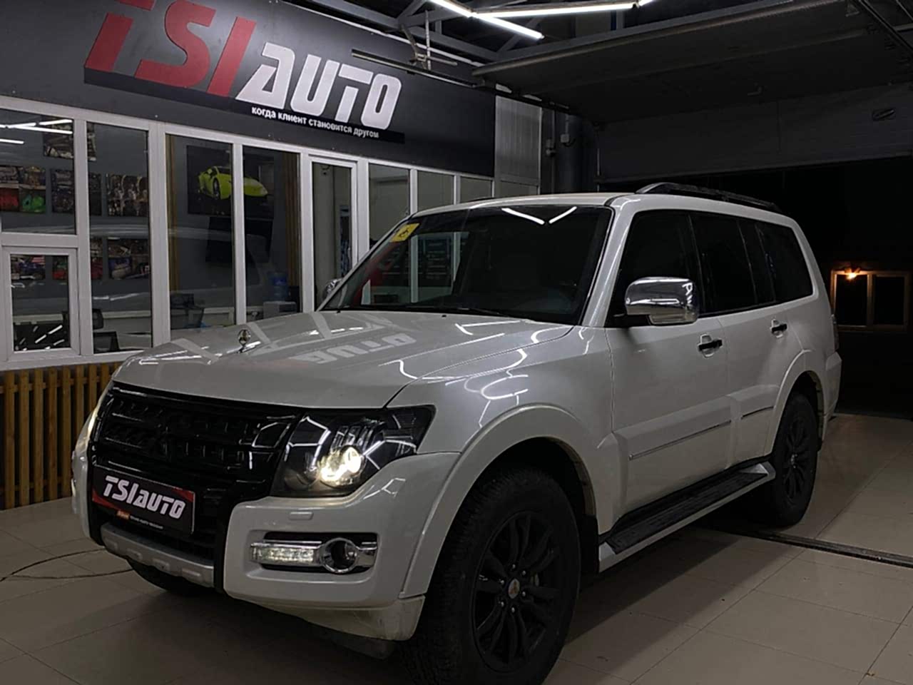 Шумоизоляция Mitsubishi Pajero в Астане - пакет Комфорт Шумоизоляция Mitsubishi Pajero в Астане - пакет Комфорт
